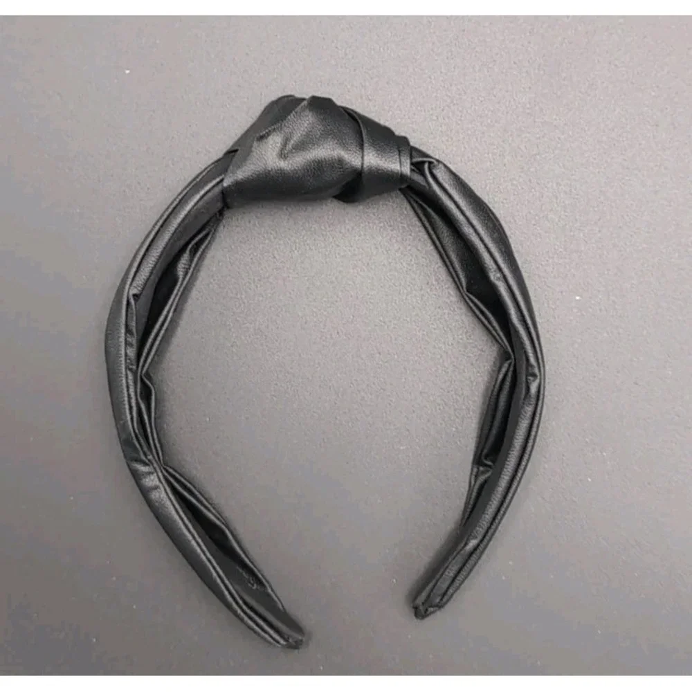 Cat & Jack Girls 3+ knot Headband black
